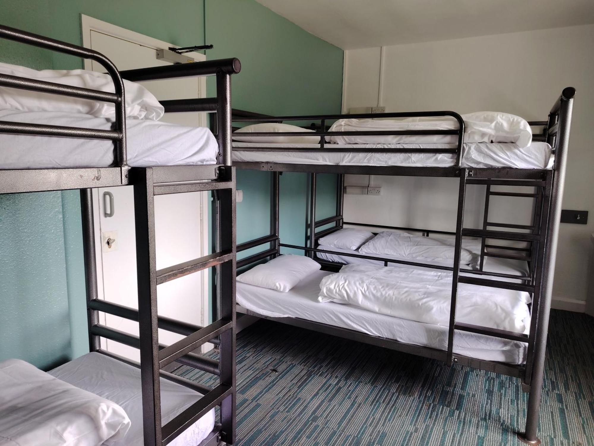 Yha Malham Hostel Bagian luar foto