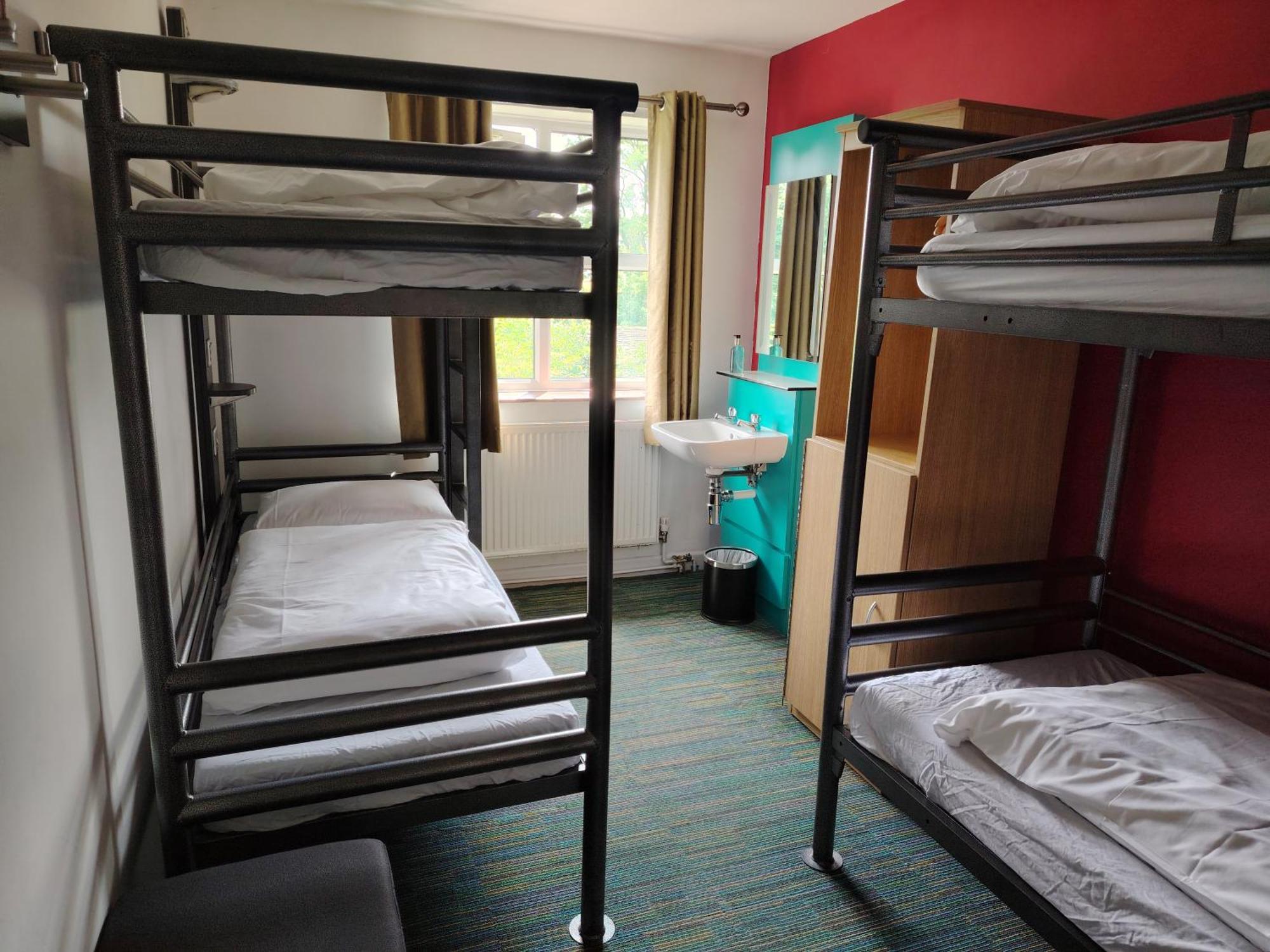 Yha Malham Hostel Bagian luar foto