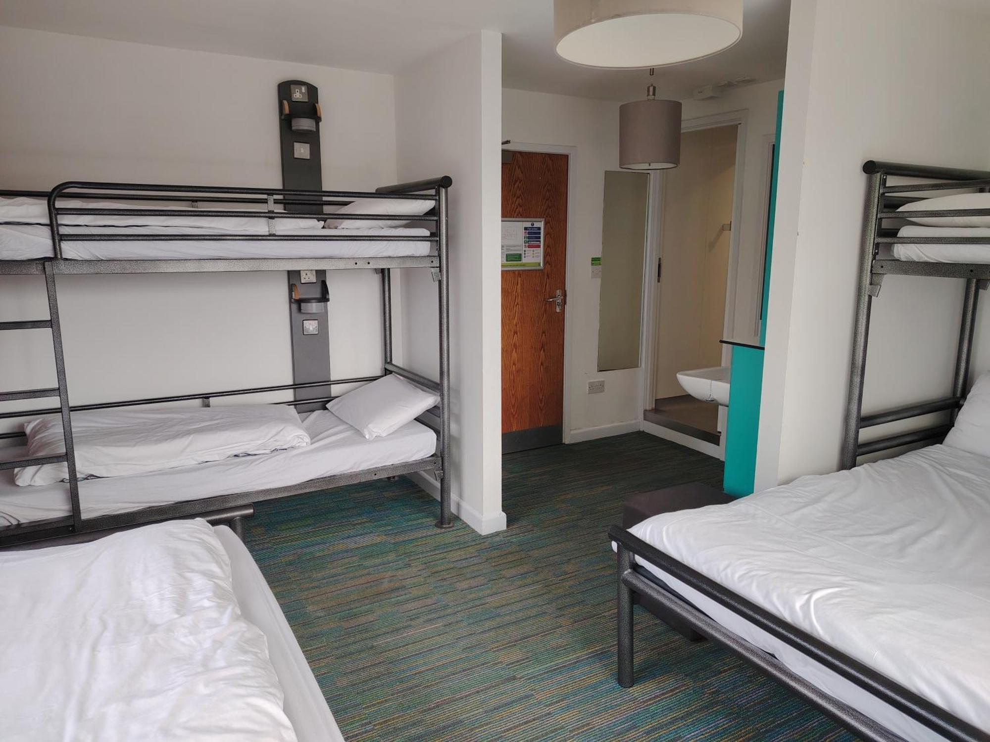 Yha Malham Hostel Bagian luar foto