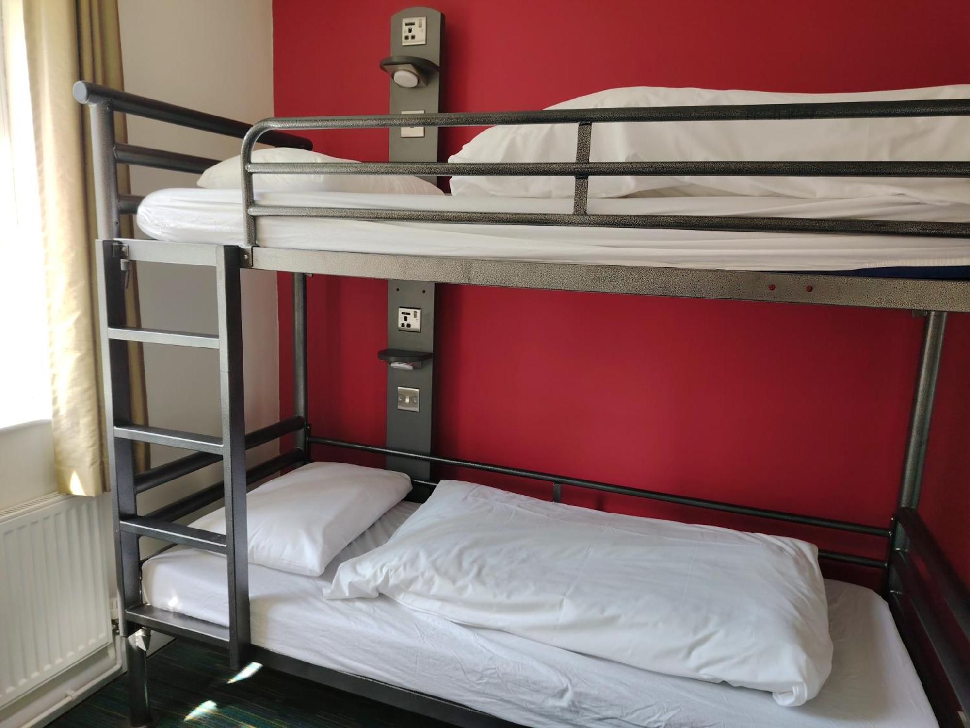 Yha Malham Hostel Bagian luar foto