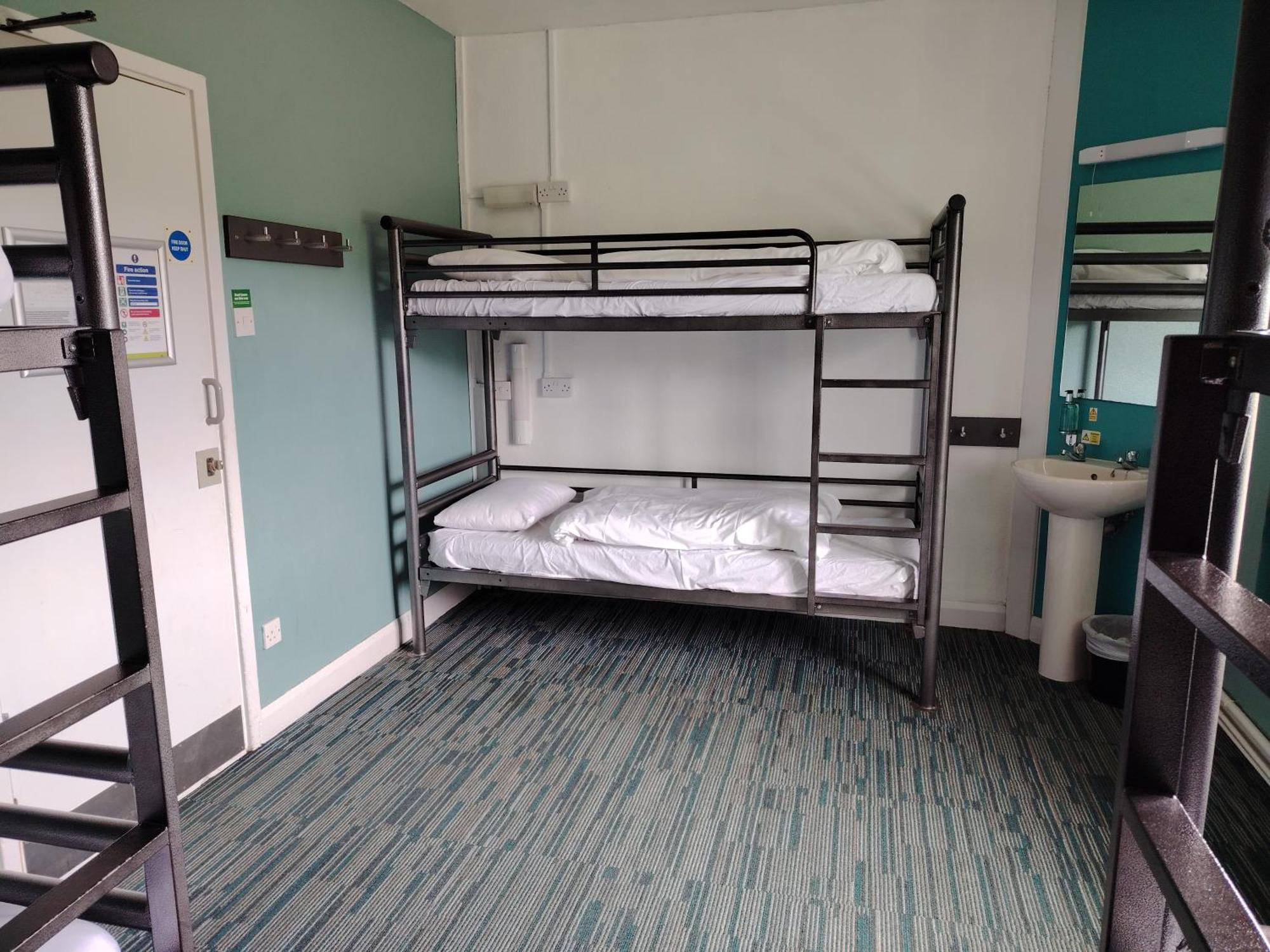 Yha Malham Hostel Bagian luar foto