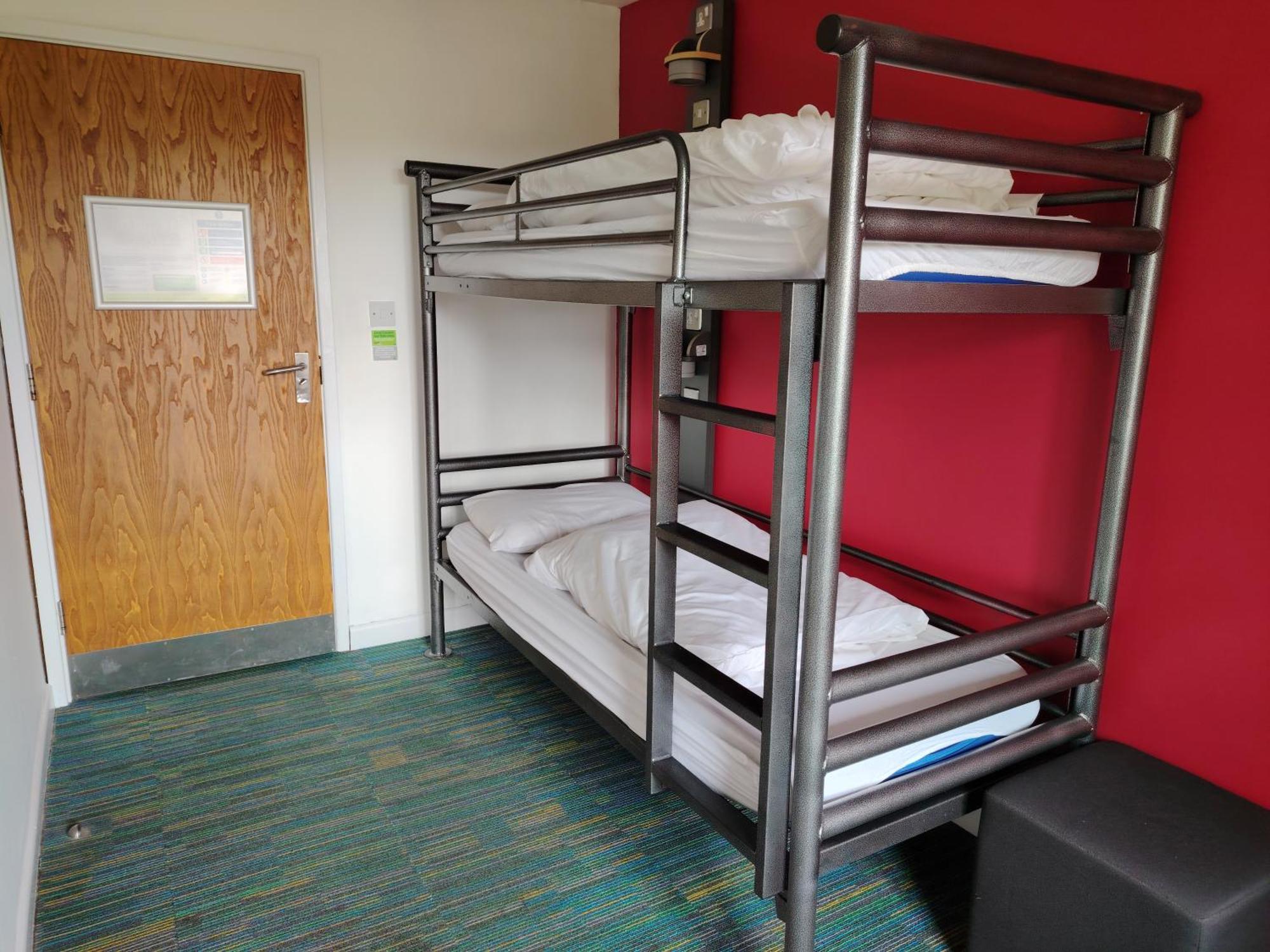 Yha Malham Hostel Bagian luar foto
