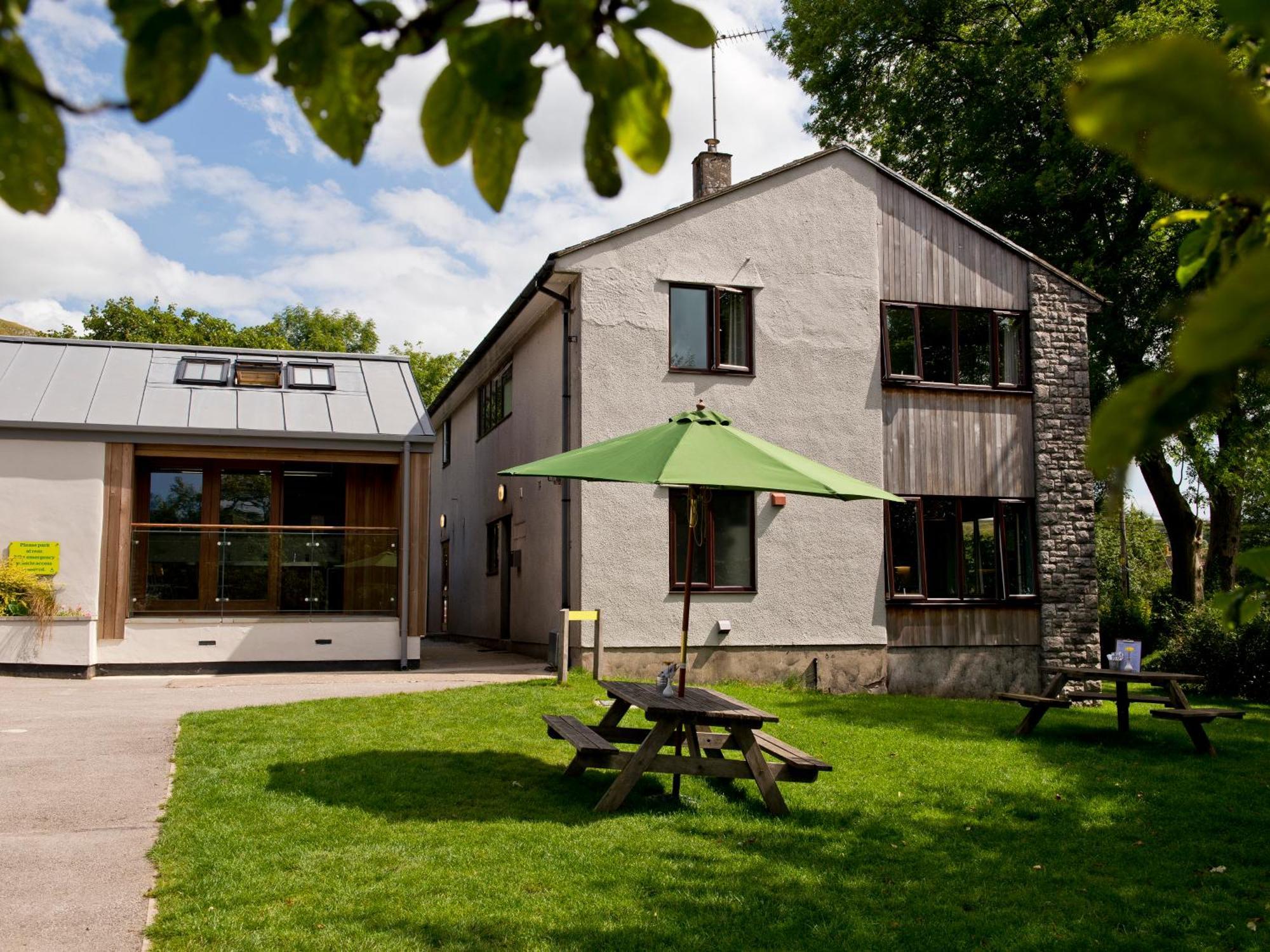 Yha Malham Hostel Bagian luar foto