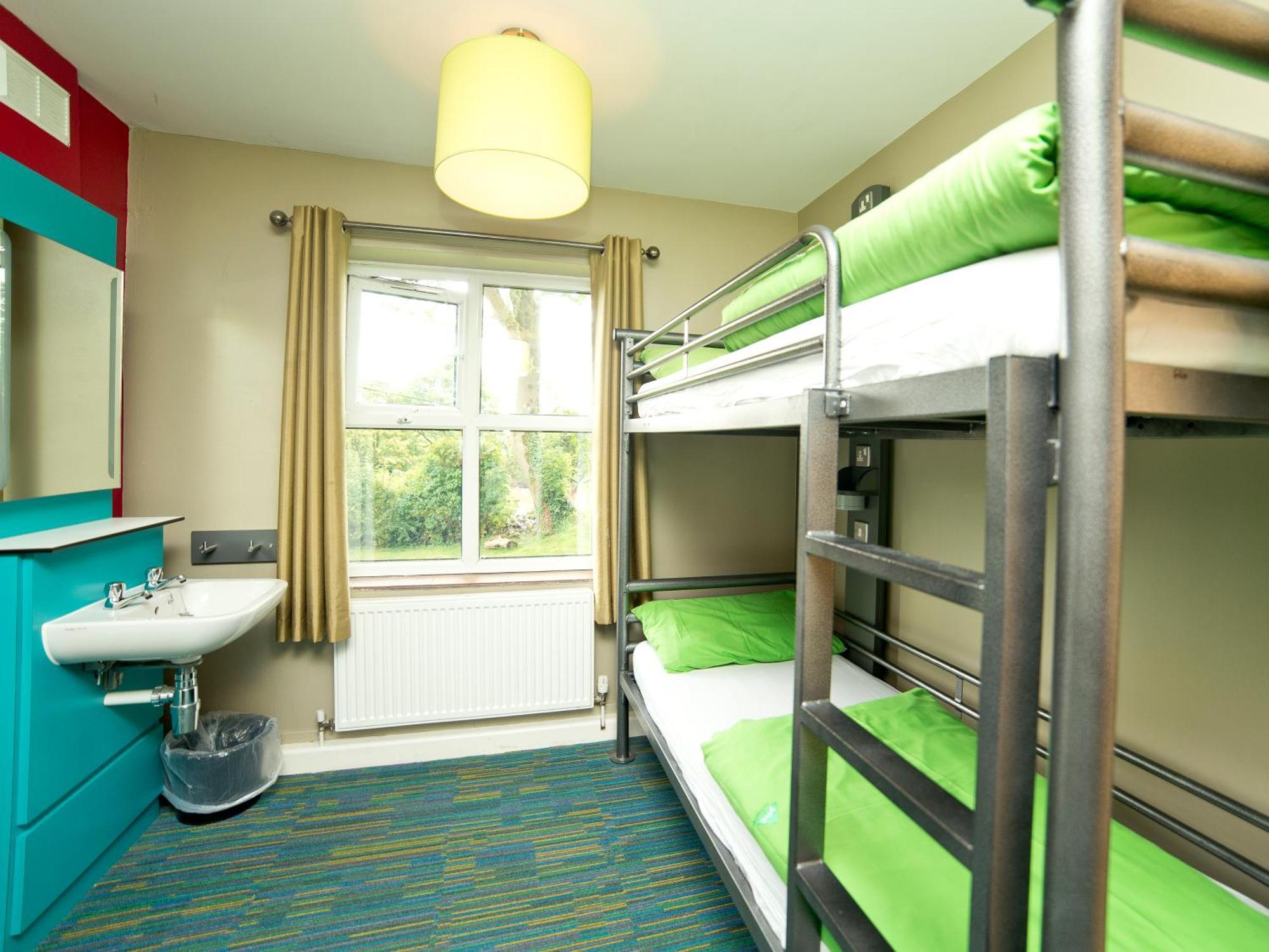 Yha Malham Hostel Bagian luar foto