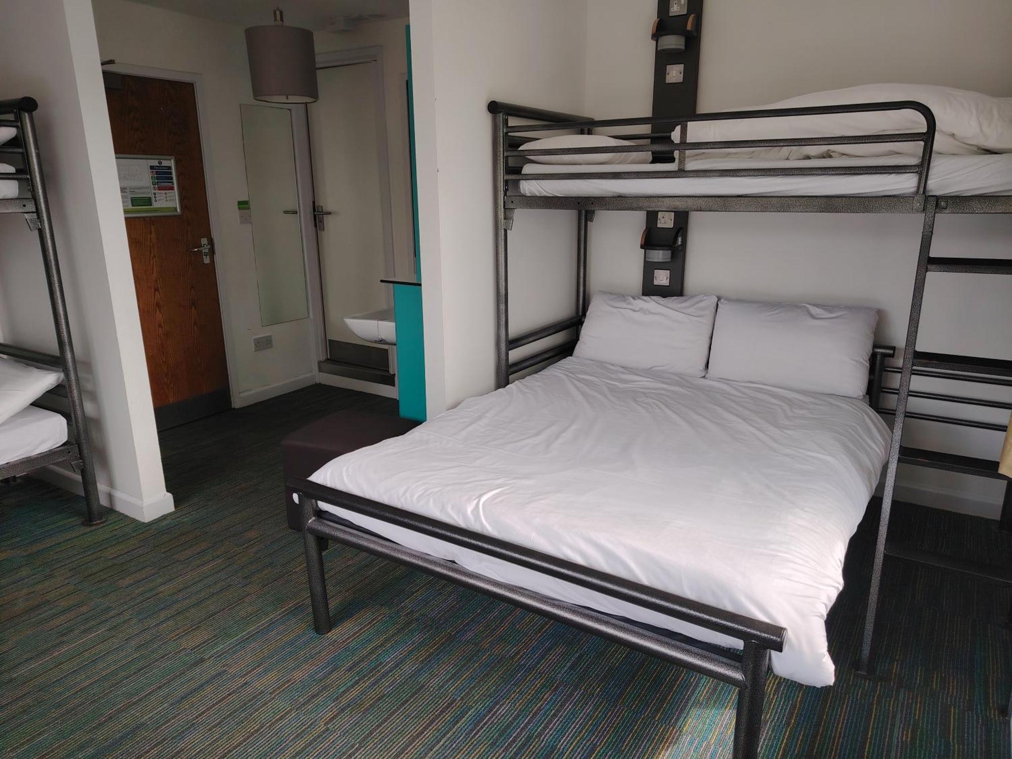 Yha Malham Hostel Bagian luar foto