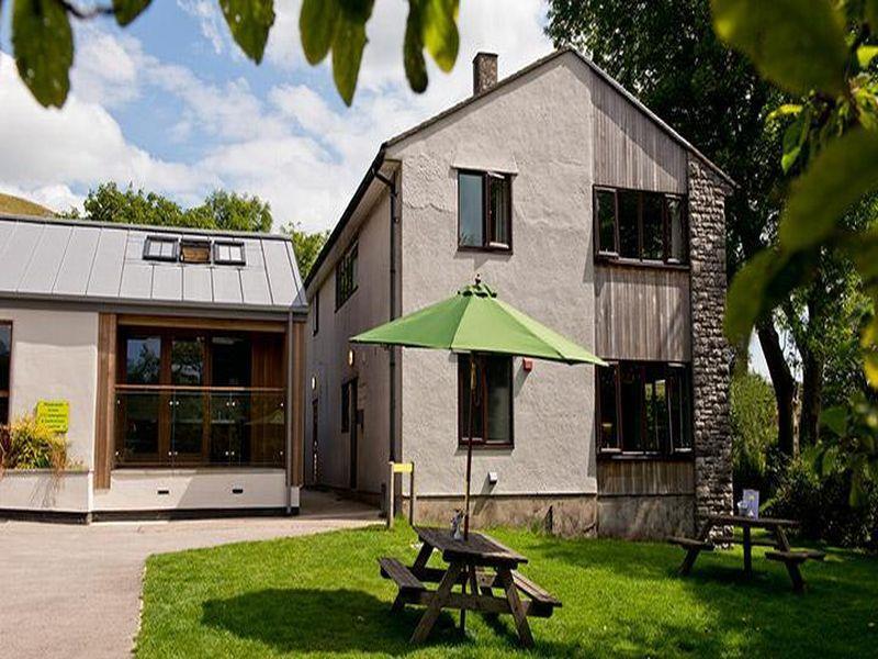 Yha Malham Hostel Bagian luar foto